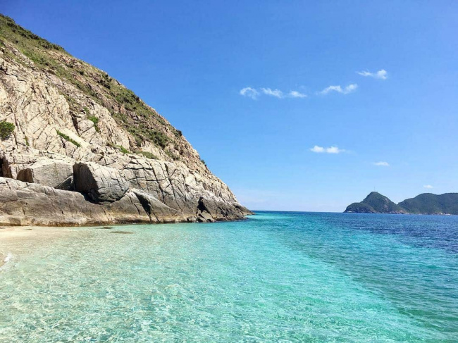 bai dam trau beach: a masterpiece of  nature on con dao island