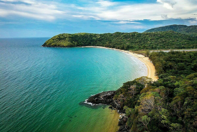 bai dam trau beach: a masterpiece of  nature on con dao island