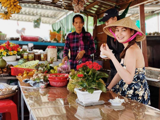 cai be floating market in tien giang: activities + shopping guide