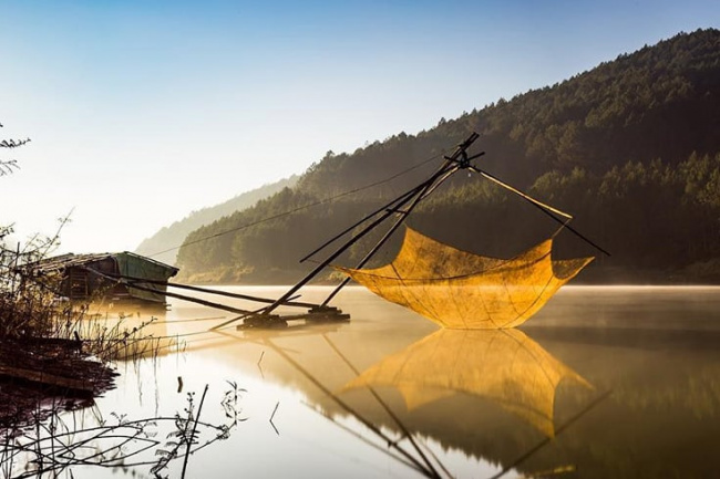 tuyen lam lake, a miniature paradise in dalat, vietnam