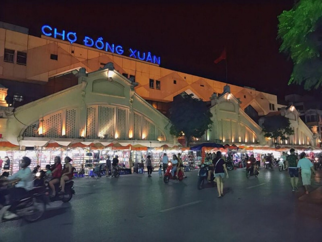 dong xuan market - a busy trade center in hanoi