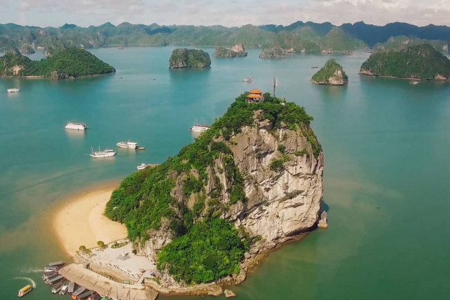 halong bay climbing: the ultimate guide for thrill seekers in vietnam