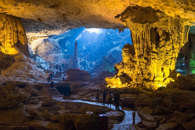 dau go cave – the largest cave in halong bay