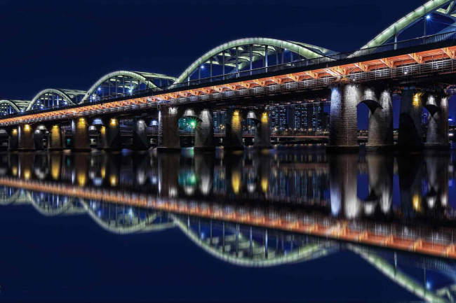 han river bridge: danang's quintessential symbol