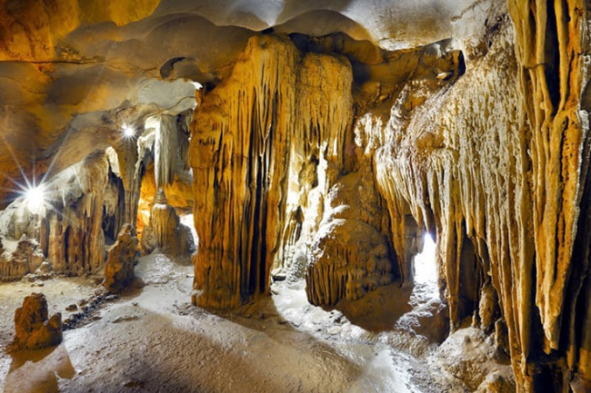 8 magnificent & mysterious halong bay caves to witness at least once