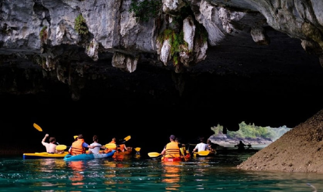 try cat ba kayaking to enrich your travel experience in vietnam