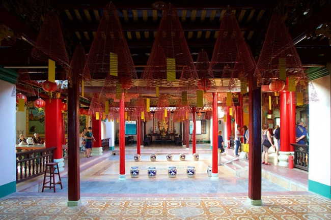 assembly hall of fujian chinese congregation in hoi an