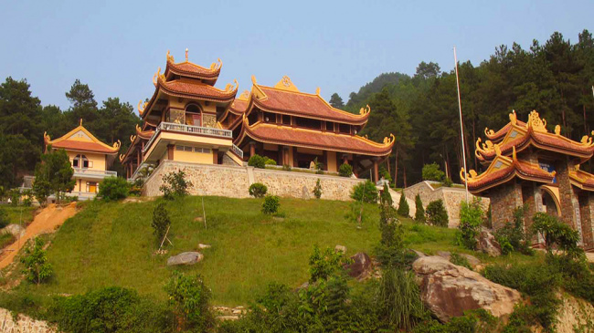 du xuân đầu năm với 10 ngôi chùa nổi tiếng gần hà nội
