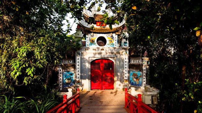 top 10 ngôi chùa thiêng nổi tiếng ở hà nội