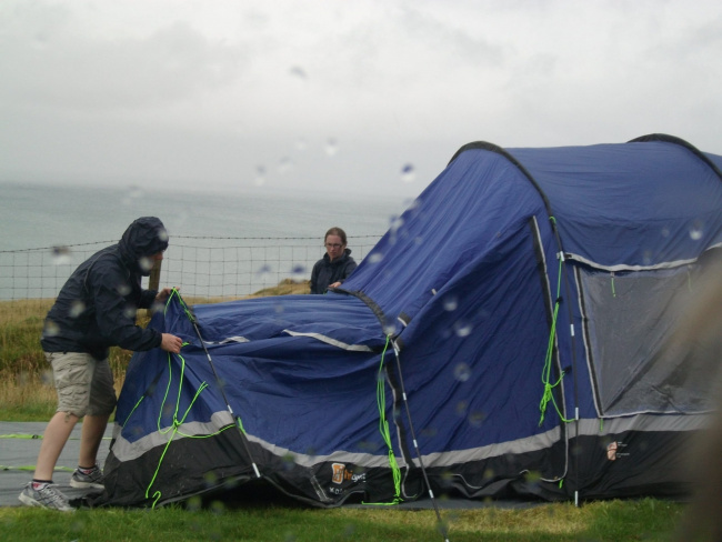 cẩm nang cắm trại mùa mưa an toàn