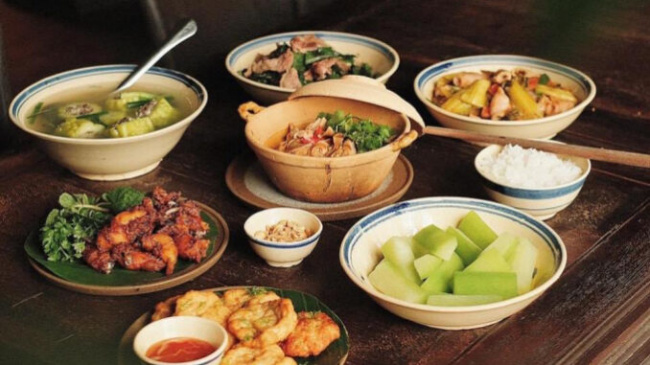 hanoi restaurant, old hanoi restaurant, prepare mother&039;s cooking, rice cooked by mom, subsidized restaurant, traveling hanoi, four ‘mother-cooked’ rice shops in hanoi