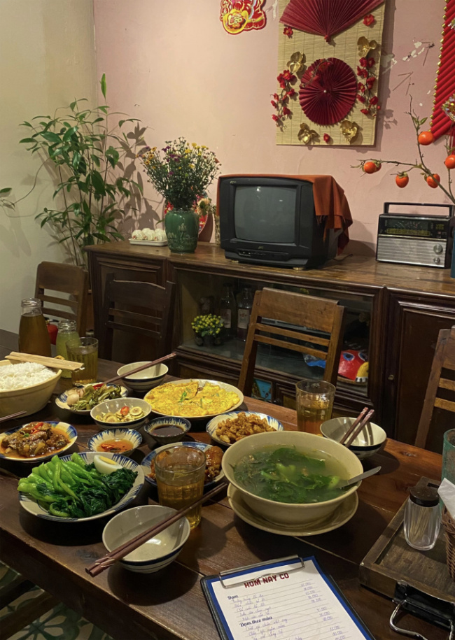hanoi restaurant, old hanoi restaurant, prepare mother&039;s cooking, rice cooked by mom, subsidized restaurant, traveling hanoi, four ‘mother-cooked’ rice shops in hanoi