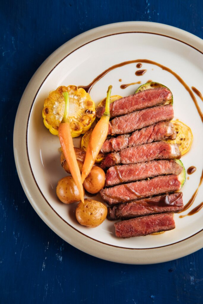 ăn chơi sài gòn, the first steakhouse: thưởng thức ẩm thực âu đầy độc đáo