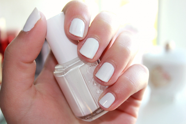 nail đẹp, những dòng sơn móng tay màu trắng đục được yêu thích nhất