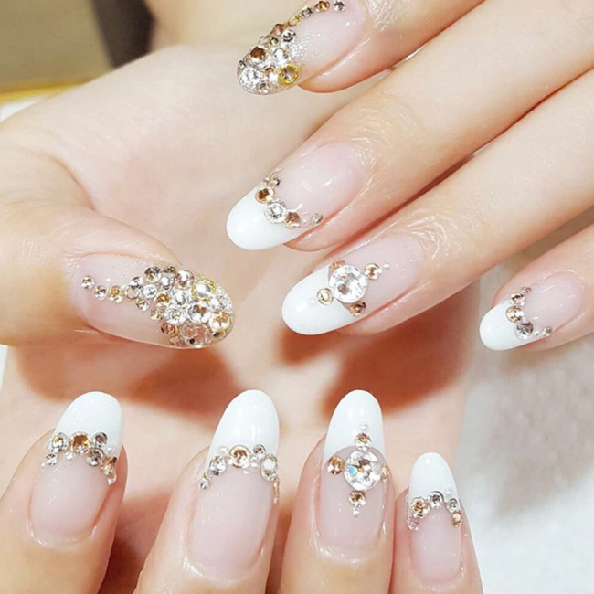 nail đẹp, những dòng sơn móng tay màu trắng đục được yêu thích nhất