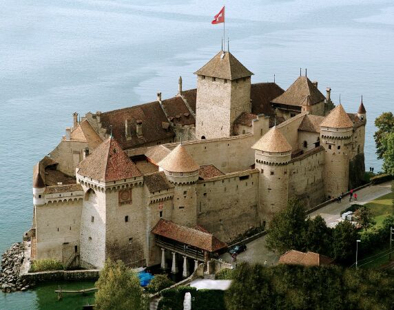 lâu đài, lâu đài versaille, pháp, castillo de san servando, tây ban nha, top 10 lâu đài đẹp thú vị nhất trên thế giới