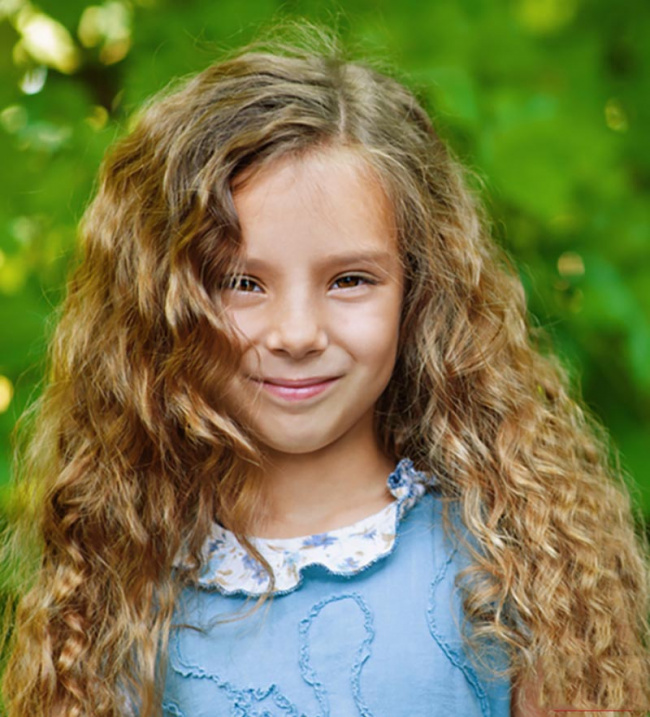 kiểu tóc, 30 kiểu tóc xoăn cho bé gái 5 – 7 tuổi dễ thương nhất năm 2022