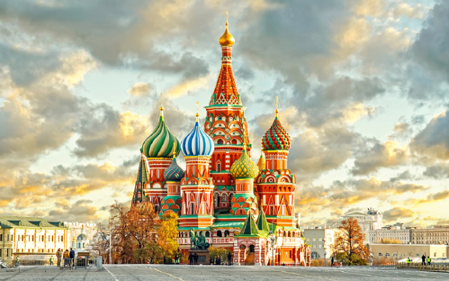 điện kremli, tháp nghiêng pisa, vạn lý trường thành, nhân sư, tháp eiffel, top 30 sự thật ít được biết đến về các địa danh nổi tiếng