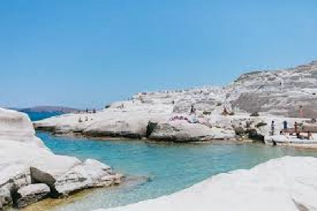 hòn đảo thiên đường, milos, jura, lucia, senja, komodo, top 10 hòn đảo thiên đường thu hút du khách nhất thế giới