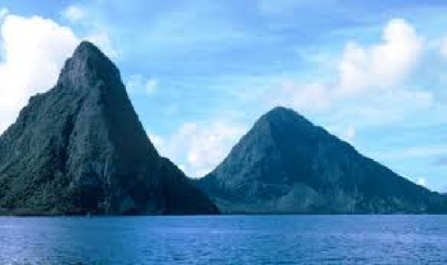 hòn đảo thiên đường, milos, jura, lucia, senja, komodo, top 10 hòn đảo thiên đường thu hút du khách nhất thế giới