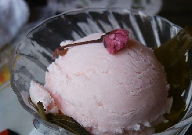 hoa anh đào nhật bản, sakura mochi, sakura tea, mì lạnh, top 9 món ăn được làm từ hoa anh đào của nhật bản