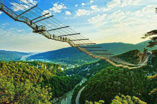 cầu treo trên thế giới, cầy treo nguy hiểm nhất, cầu treo đáng sợ nhất, cầu treo, cầu treo đẹp nhất, cầu treo dài nhất, top 8 cây cầu treo đáng sợ nhất thế giới