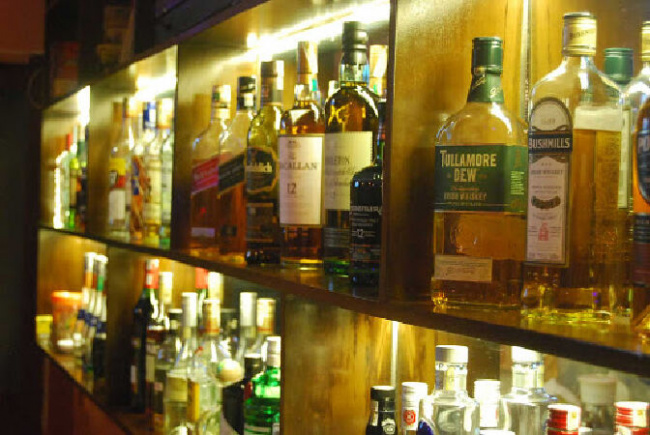 q bar, irish bar, live music bar, hoi an sport bar, top 10 quán bar đẹp nổi tiếng ở hội an