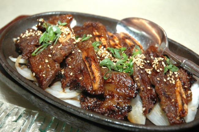 món ăn ngon tại seoul, thịt bò nướng bulgogi, cơm trộn bibimbap, canh gà nhân sâm samyetang, top 10 món ăn ngon tại seoul hàn quốc