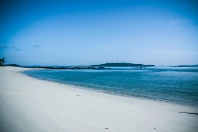 cô tô, bãi biển hồng vàn, bãi biển vàn chảy, đảo cô tô con, top 10 địa điểm du lịch tại cô tô