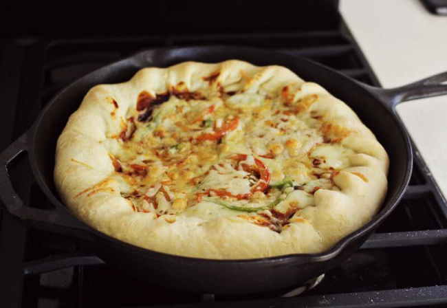 cách làm bánh pizza bằng chảo đơn giản tại nhà