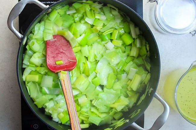 cách làm súp khoai tây nóng hổi cho mùa đông