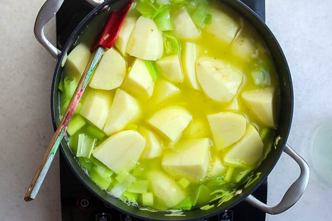 cách làm súp khoai tây nóng hổi cho mùa đông