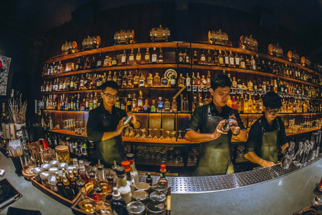 coming to bar, danang, 10 best bars in vietnam 2022