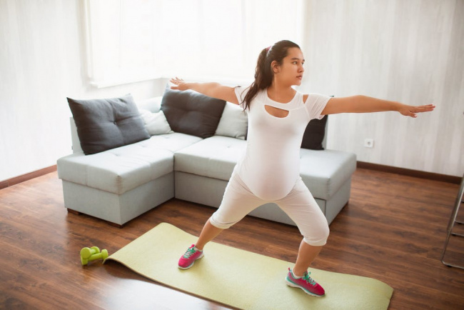 tập yoga cho bà bầu 3 tháng đầu cần lưu ý gì?