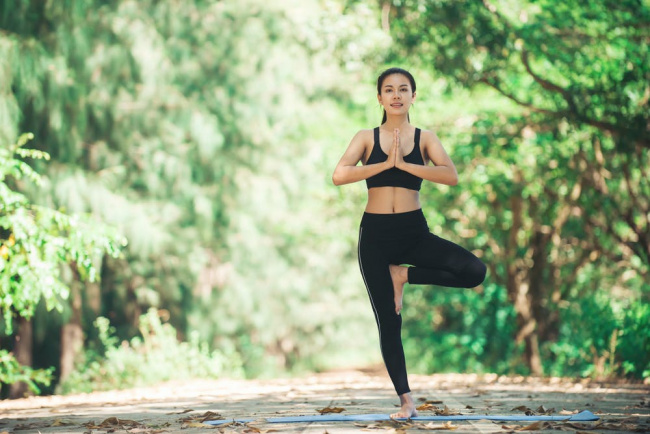 mẹ sau sinh mổ bao lâu thì tập yoga là an toàn để giảm mỡ?