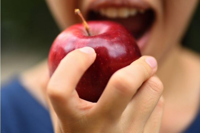 ăn táo giúp ích cho việc giảm cân của bạn như thế nào?