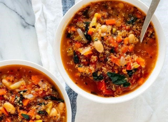 Hani quinoa për të humbur peshë, kështu që është e shijshme dhe e çuditshme me 22 pjata kreative