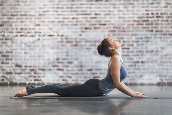7 tư thế yoga cơ bản giúp bạn từ bỏ thói quen xấu