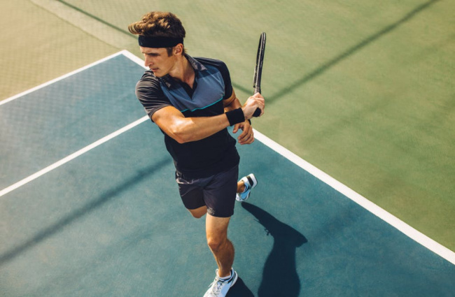 lựa chọn đồ tập tennis phù hợp để tự tin và thoải mái chơi