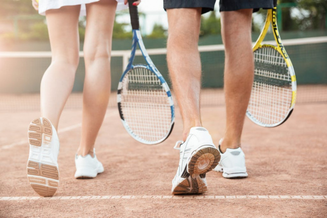 lựa chọn đồ tập tennis phù hợp để tự tin và thoải mái chơi