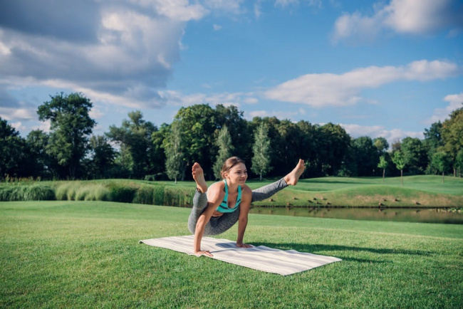 tổng hợp các tư thế yoga cho cơ bụng chắc khỏe