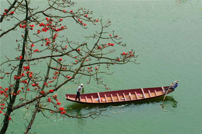 chiêm bái lễ phật đầu năm tại chùa hương