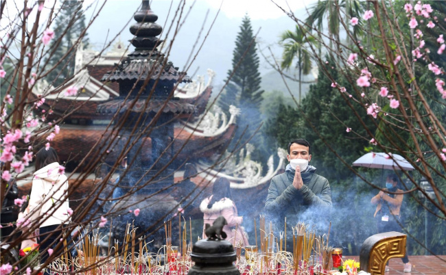 chiêm bái lễ phật đầu năm tại chùa hương