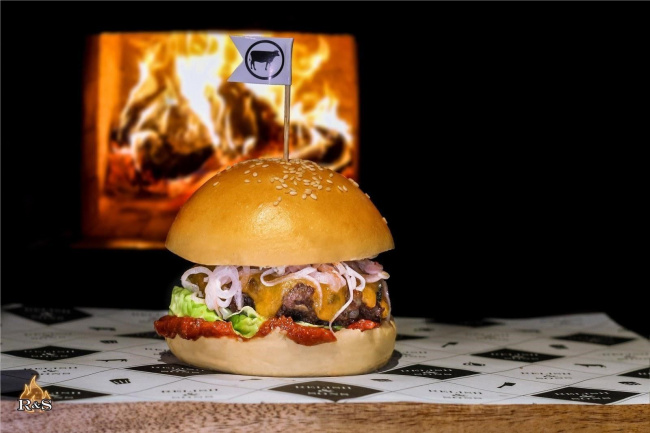 top 5 quán burger đáng thử cho ngày quốc tế world hamburger day tại sài gòn