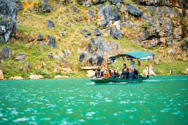 kayak trên sông nho quế ở hà giang