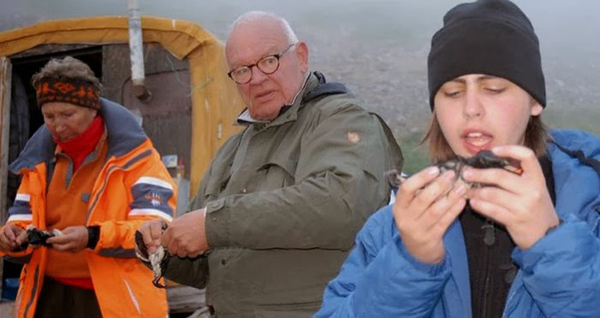 món ăn cứu đói, món ăn kinh dị nhất thế giới, món ăn bốc mùi, bủn rủn chân tay trước đặc sản “cứu đói” bốc mùi của người inuit