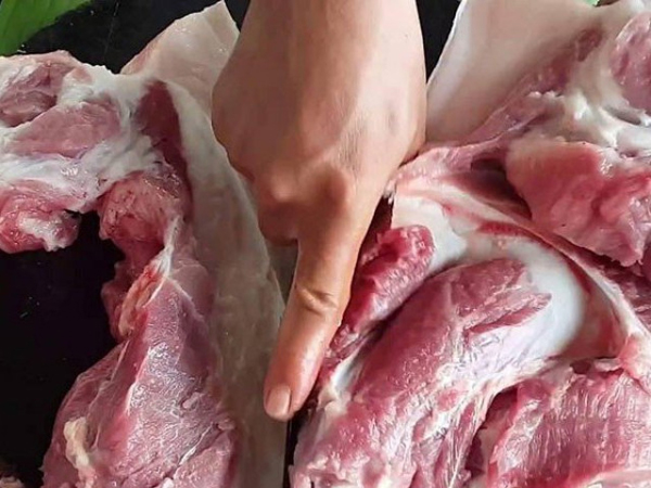 thịt lợn sạch, lợn nuôi kiểu truyền thống, thịt lợn nuôi kiểu công nghiệp, lão nông chỉ cách phân biệt thịt lợn “sạch” 100%, tránh mất tiền oan