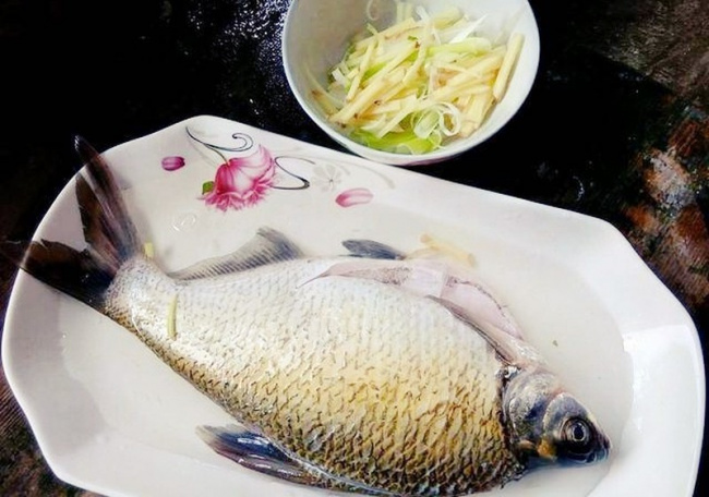 hấp cá, ướp cá, cá hấp, món cá hấp, nấu món cá hấp có nên ướp muối trước? nhiều người làm sai