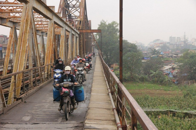 first impressions of vietnam: holy *&^$£, so many motorbikes!