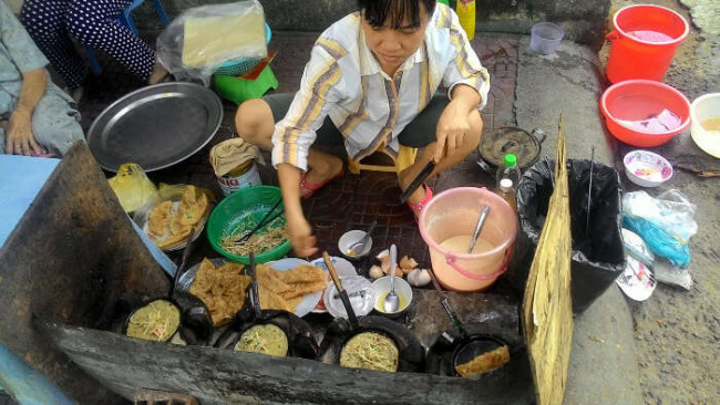 vietnam, hanoi street food: perfect options for binge eating on your next trip!